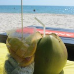 Strandmittagessen: Fresh Coconut, Dragonfruit & Mango!