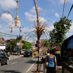 Straßendekoration zum Galungan & Kuningan Festival
